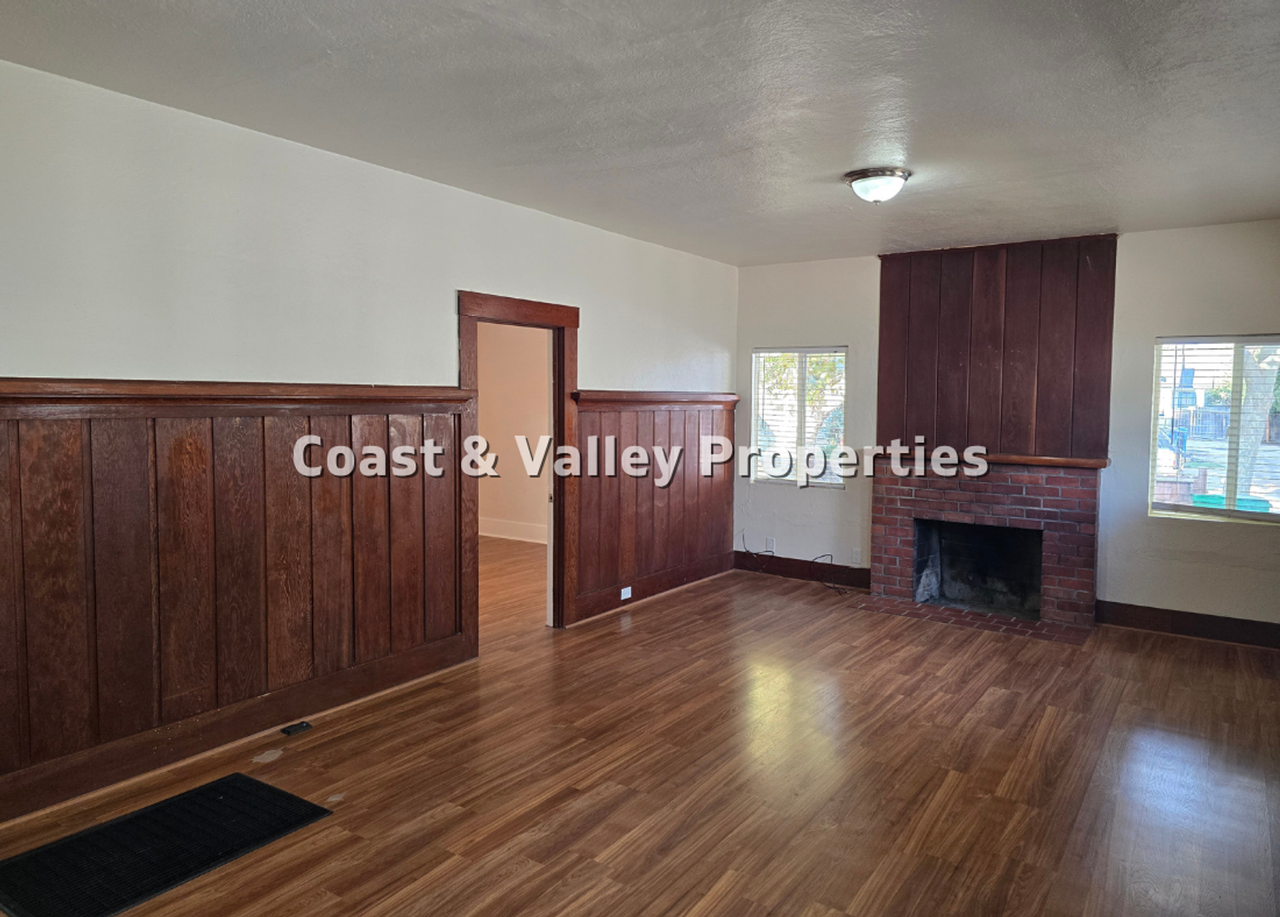 218 7th Street - Photo 2 of 10