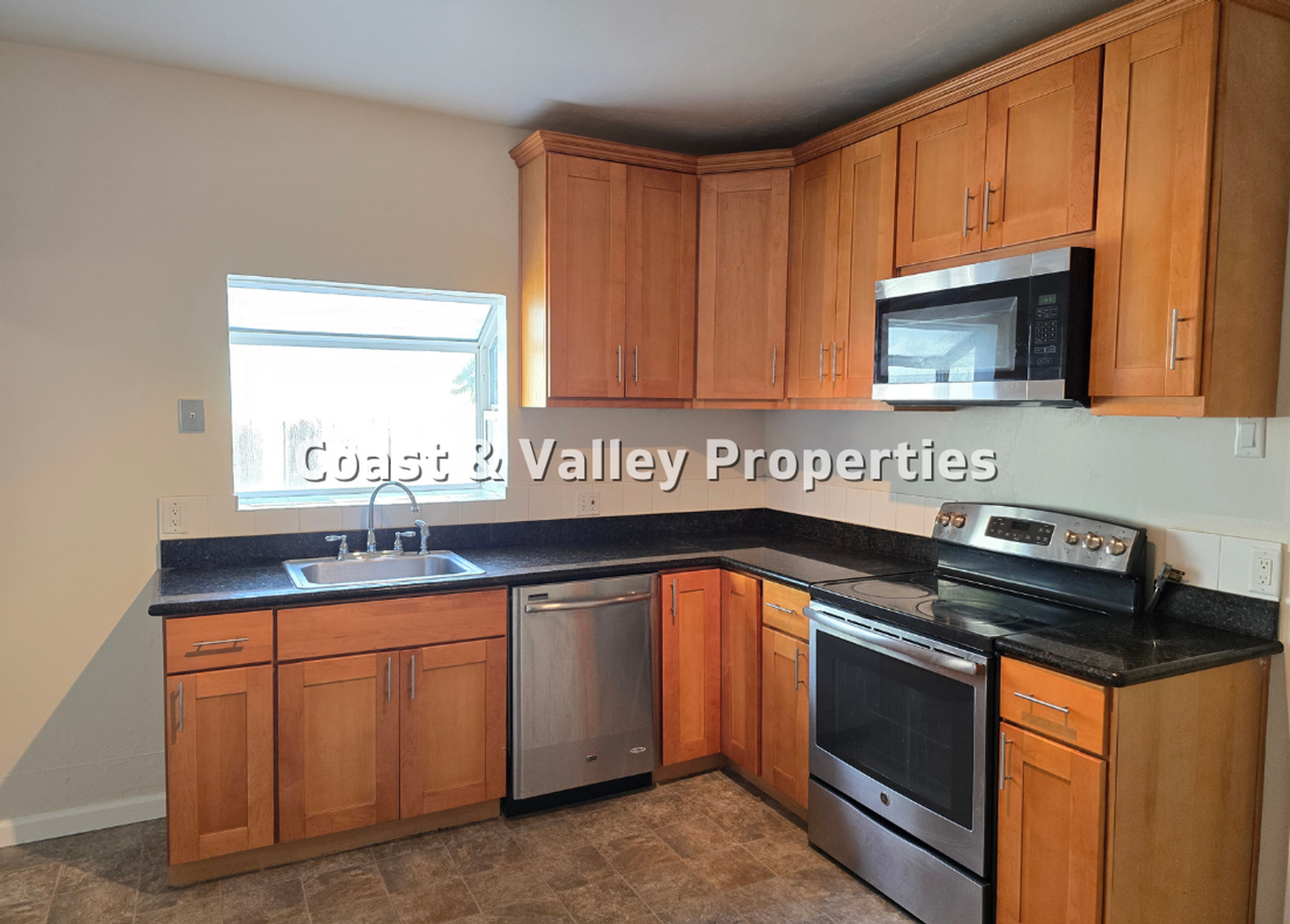 218 7th Street - Photo 3 of 10