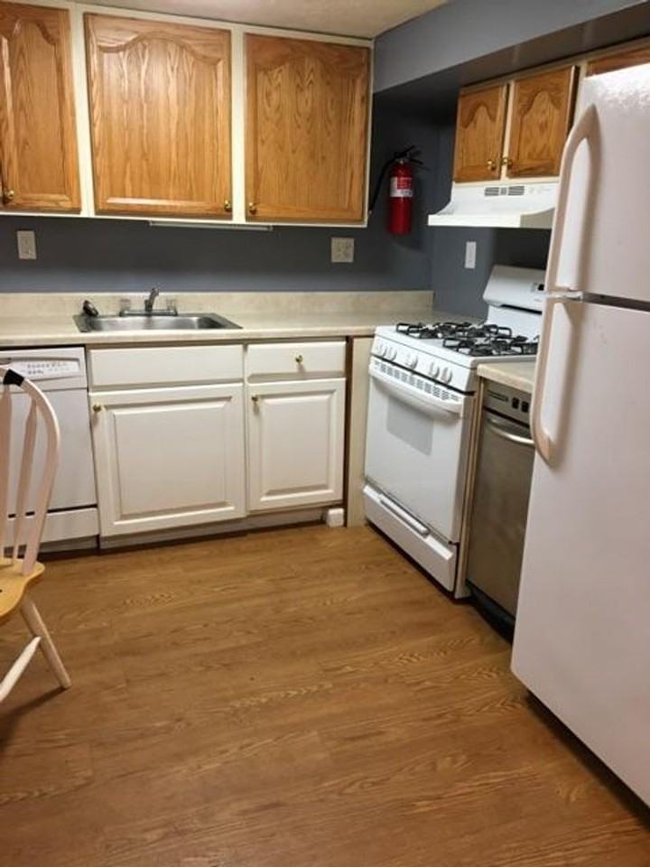 @bedrrom apartment in South Oakland - Photo 4 of 43