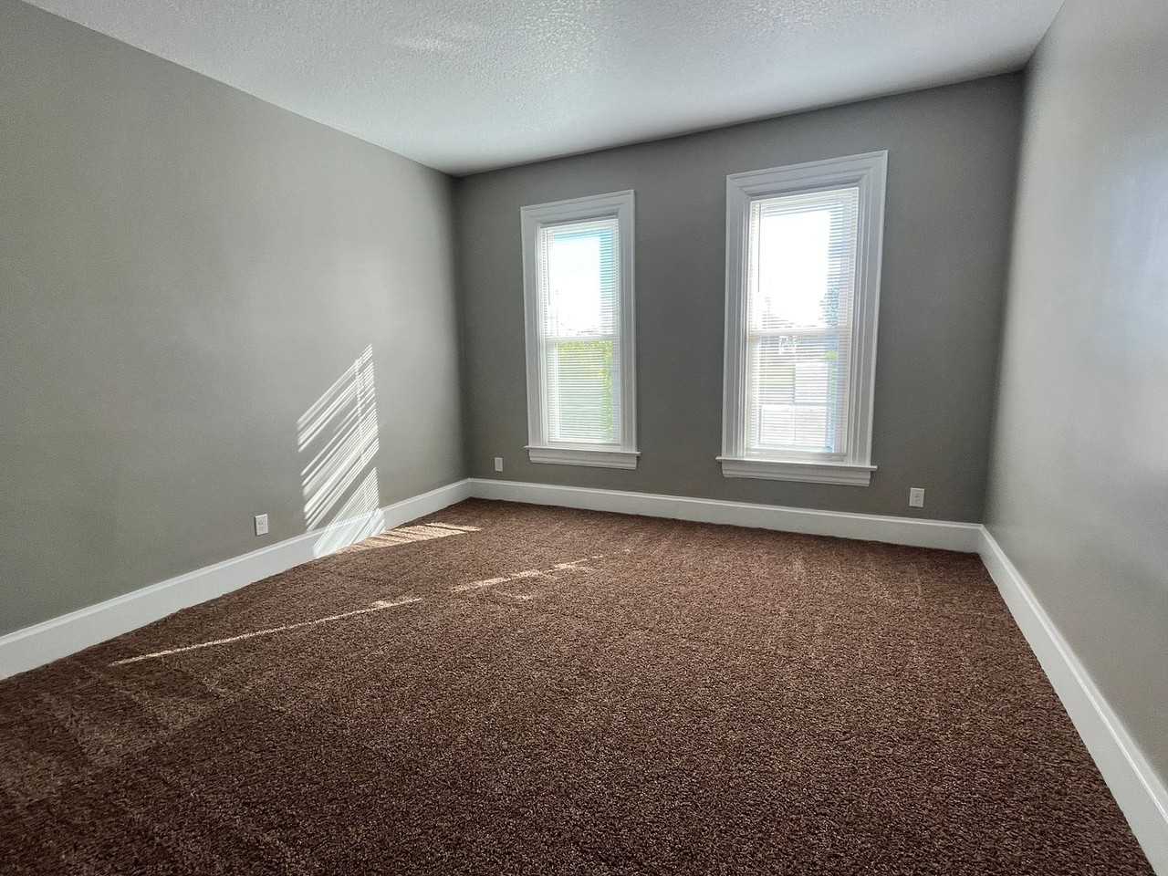 2210 Oliver Street - Photo 4 of 20