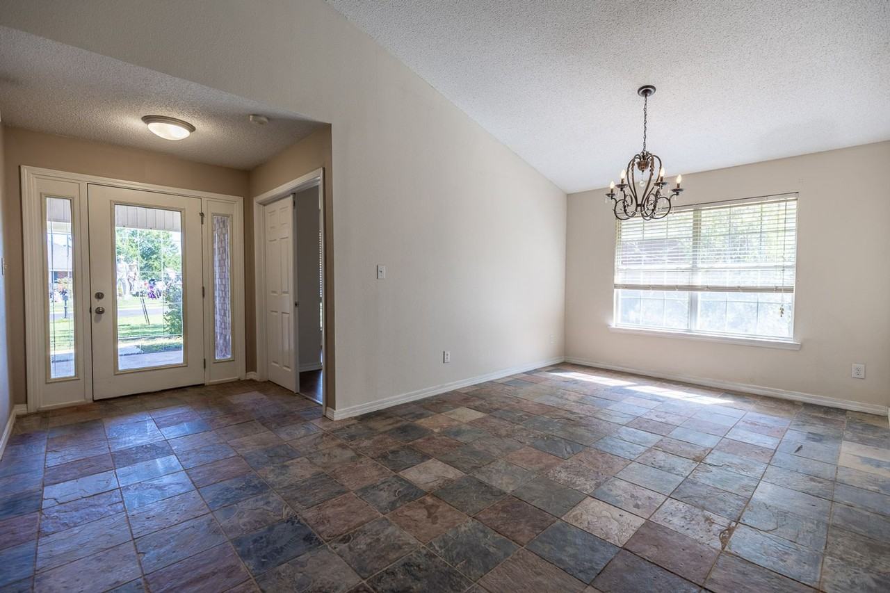 28347 Chateau Drive - Photo 3 of 18