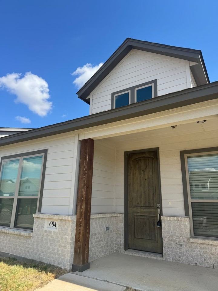 684 The Cottages Dr - Photo 2 of 30