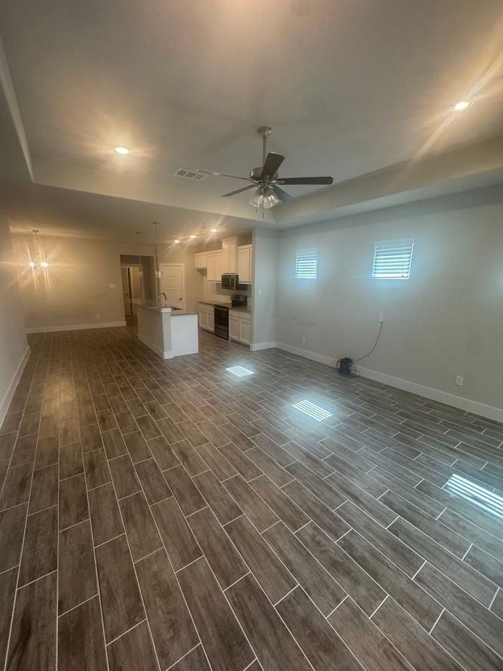 684 The Cottages Dr - Photo 3 of 30