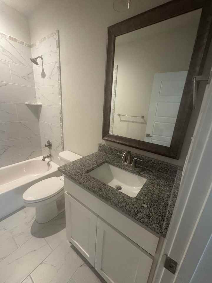 684 The Cottages Dr - Photo 4 of 30