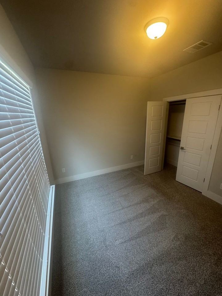 684 The Cottages Dr - Photo 7 of 30