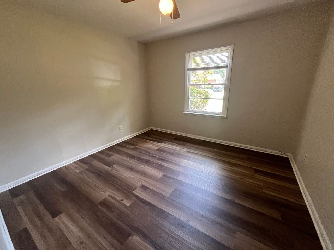 802 Stillwater Dr - Photo 4 of 5