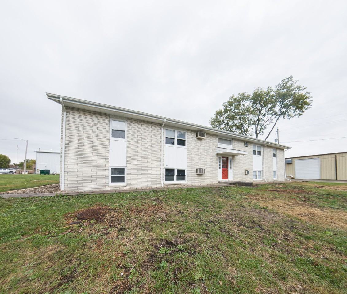 104 2nd St NW - Photo 3 of 4