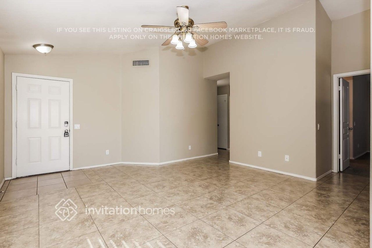 10460 W Reade Ave - Photo 4 of 17