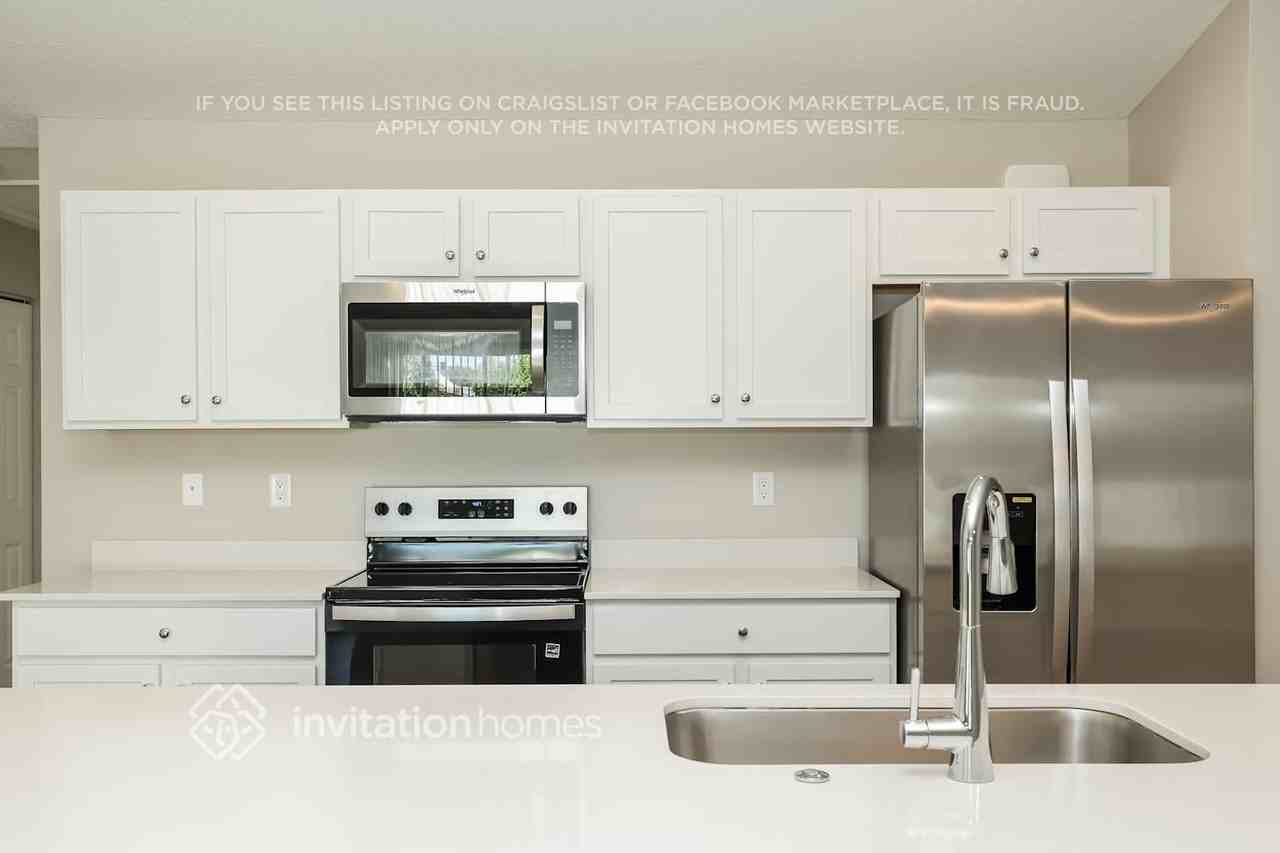 691 Southwest Hillsboro Circle - Photo 7 of 17