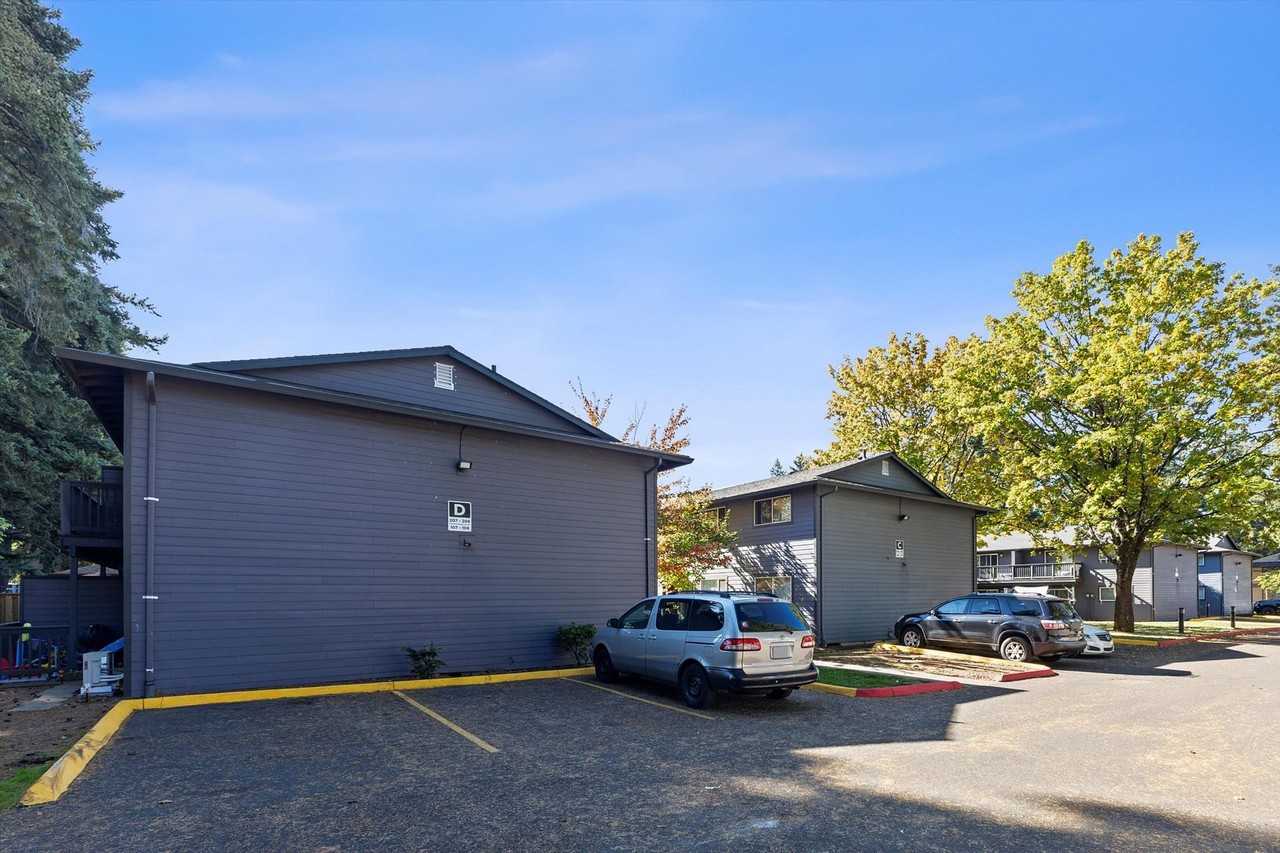 HIDDEN VILLA - Photo 2 of 12