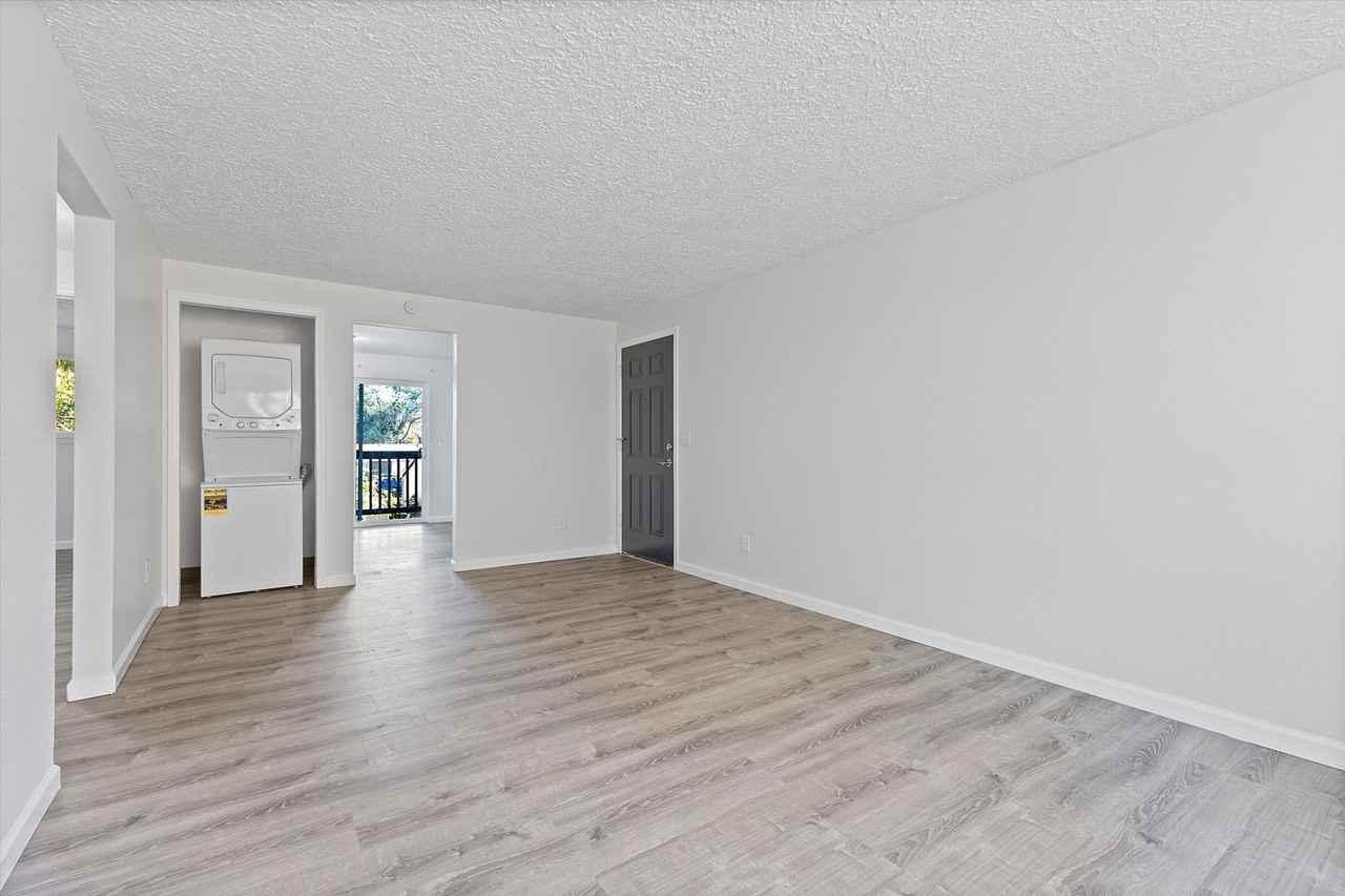 HIDDEN VILLA - Photo 4 of 12