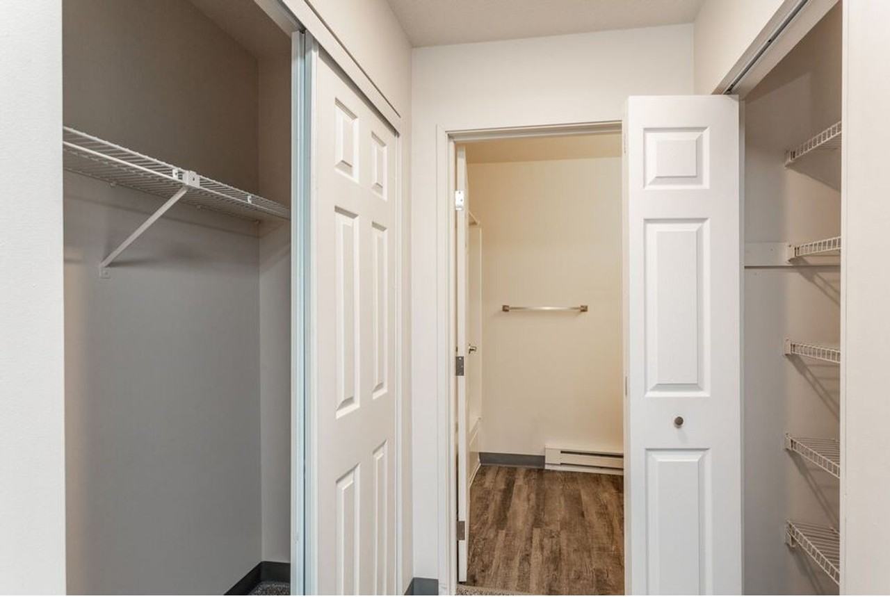 Drake Pointe Apartments - Photo 3 of 33