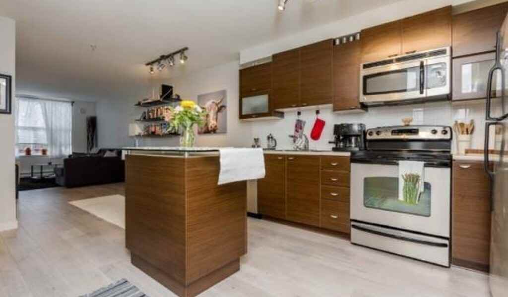 10707 139 Street - Photo 4 of 10