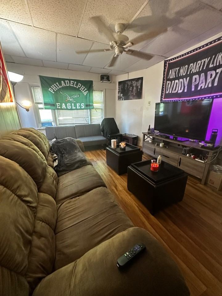 324 Stewart Street - Photo 3 of 10