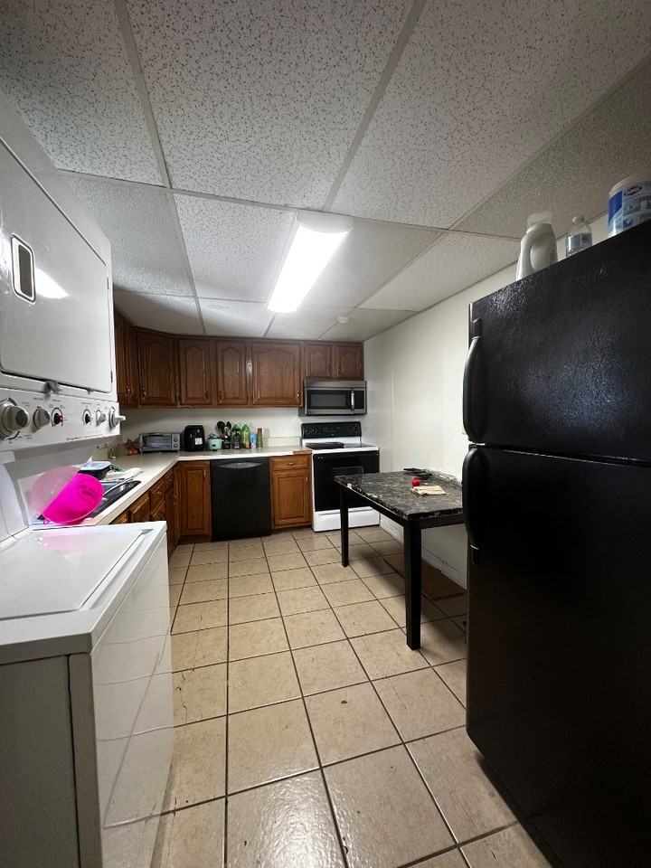 324 Stewart Street - Photo 7 of 10