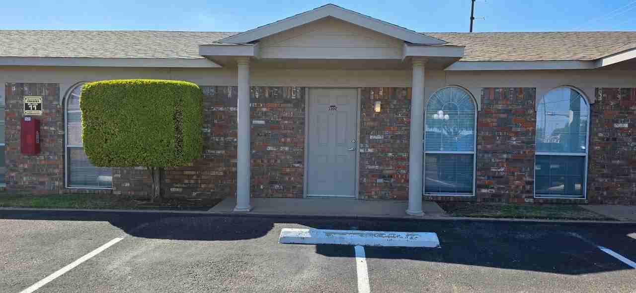 Autumn Ridge 2 BR/2 BA - Photo 3 of 37