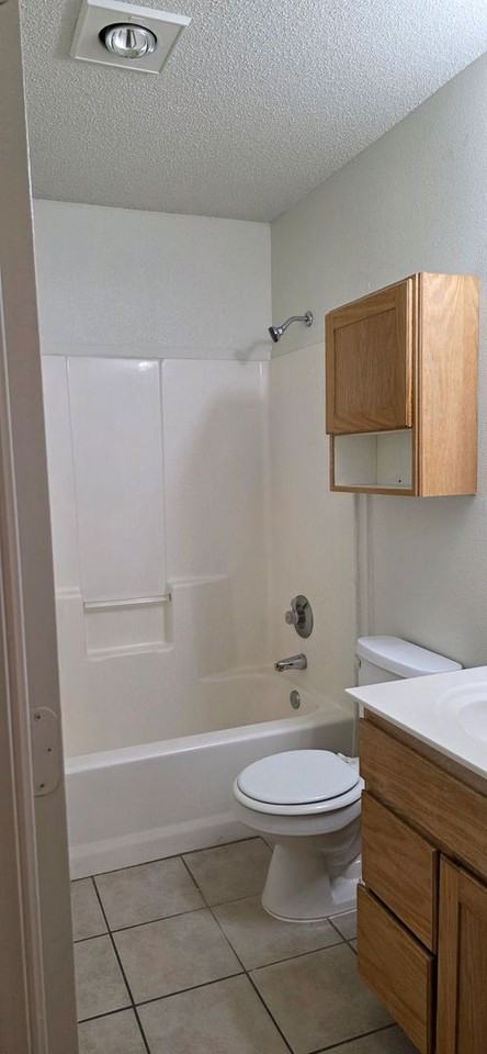 Autumn Ridge 2 BR/2 BA - Photo 6 of 37