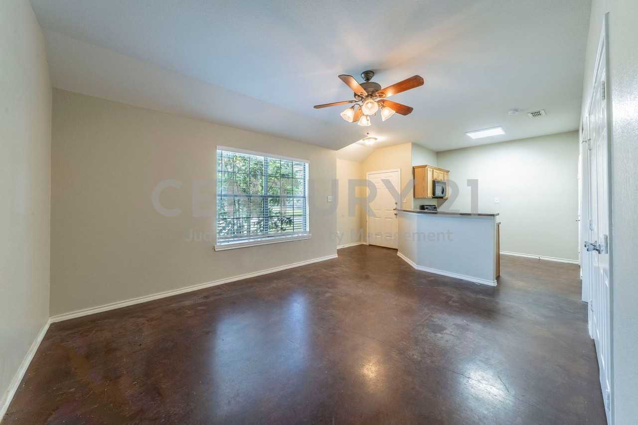 122 Sunburst Ct - Photo 2 of 14