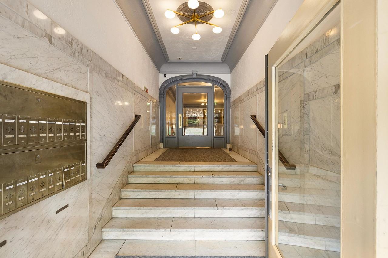 The New Carroll Apartments - Photo 4 of 19