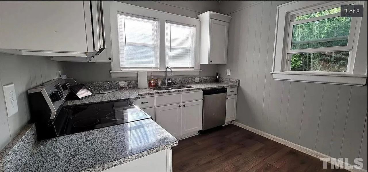 907 Holloway St - Photo 3 of 15