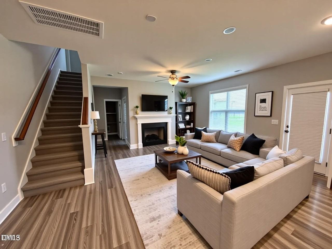 52 Shining Pearl Court - Photo 2 of 23