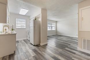 41 AVE - 1886 - Photo 1 of 1