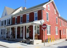 201 1/2 E Walnut St - Photo 1 of 1