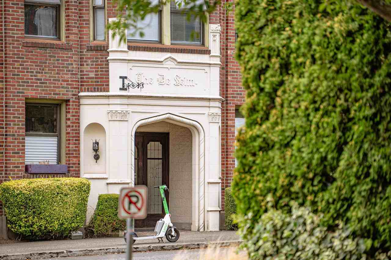 De Selm Apartments | Vintage Architecture with Fresh Modern Interiors - Photo 2 of 30