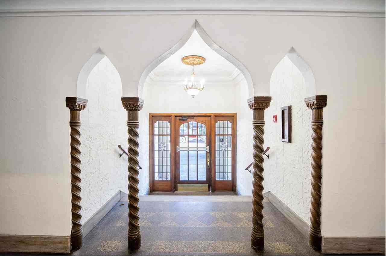 De Selm Apartments | Vintage Architecture with Fresh Modern Interiors - Photo 6 of 30