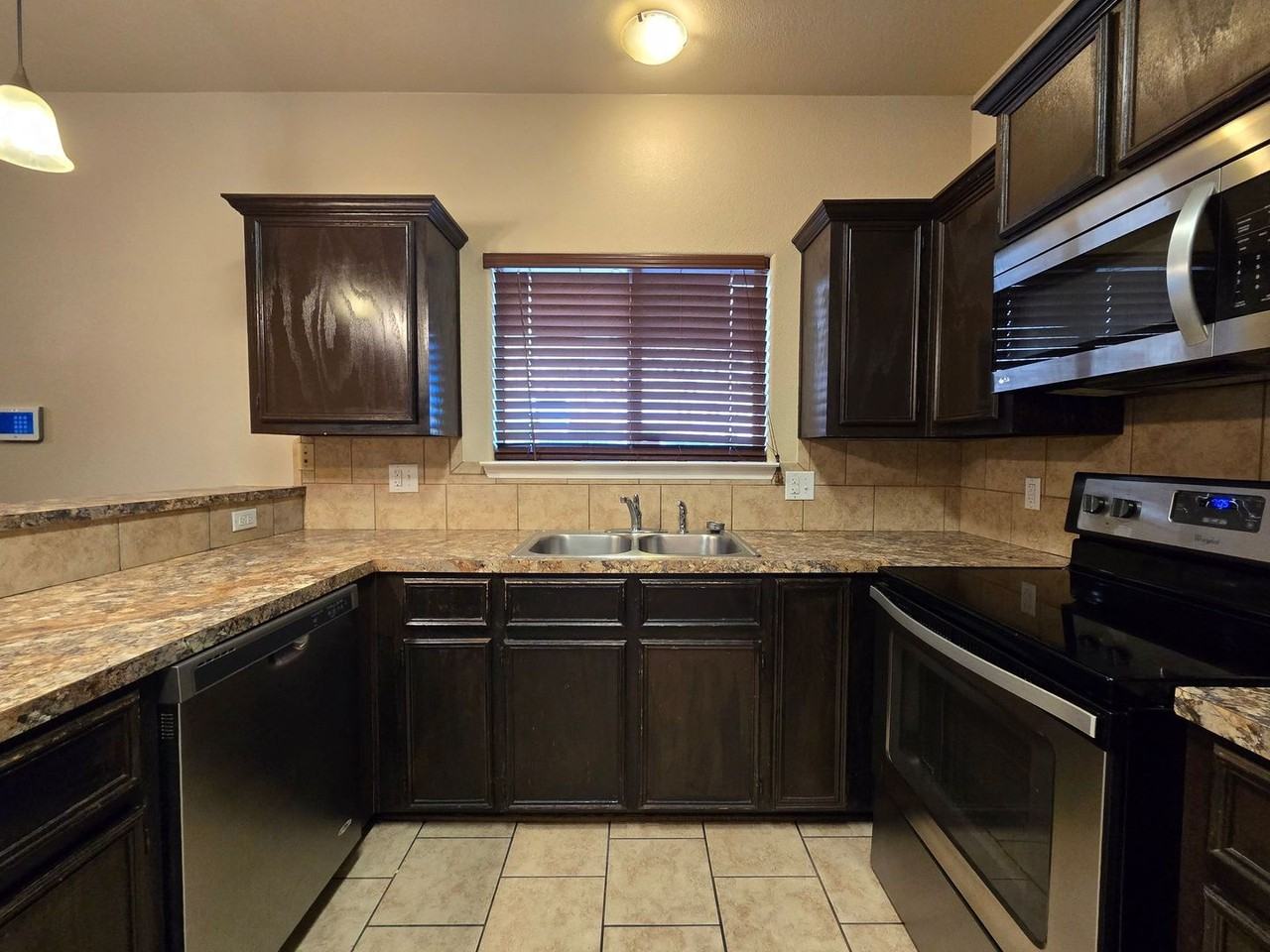 1103 Grace Point Dr #A - Photo 4 of 28