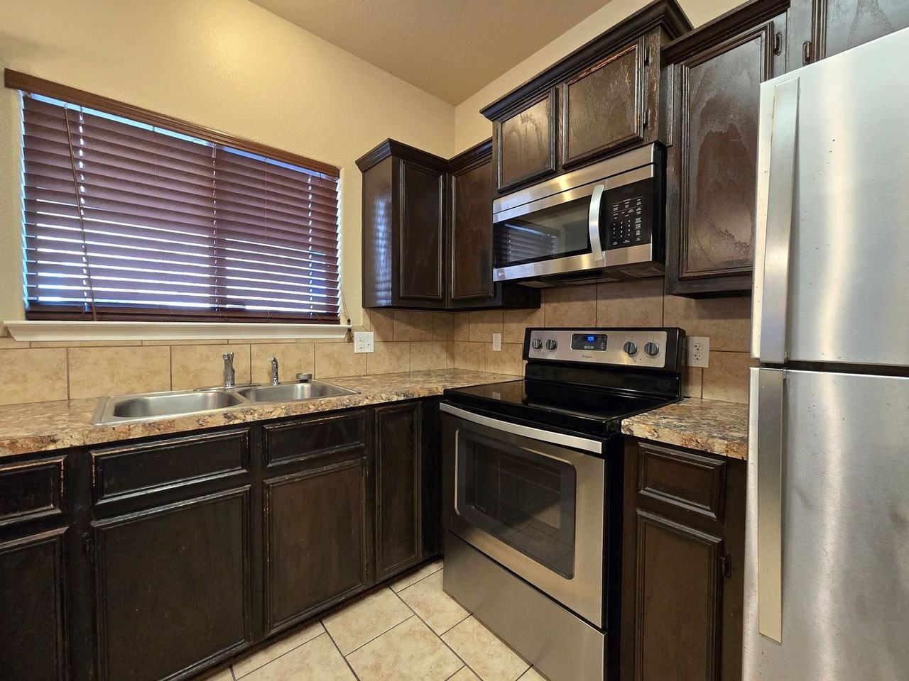 1103 Grace Point Dr #A - Photo 5 of 28