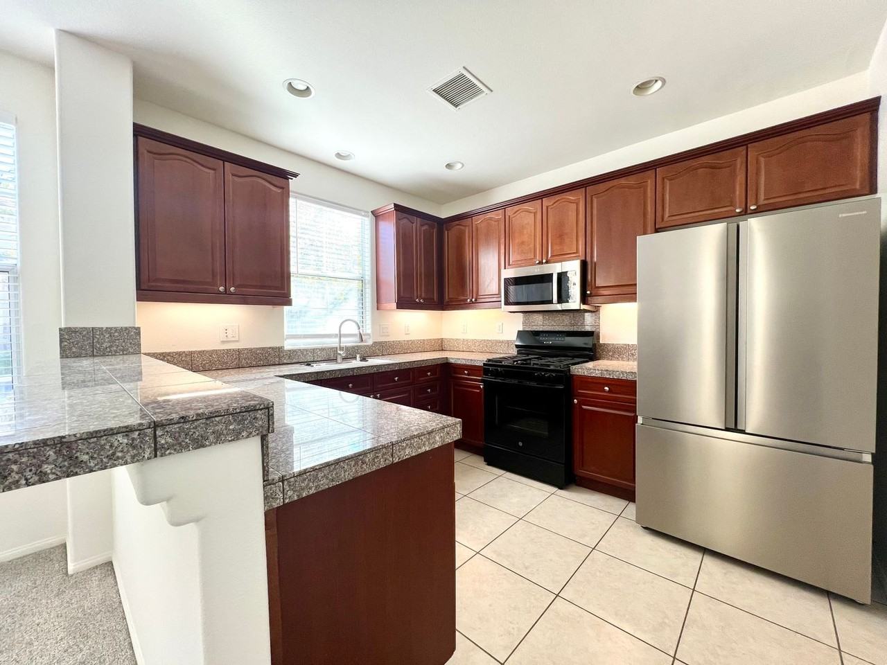 520 Via Assisi - Photo 7 of 43