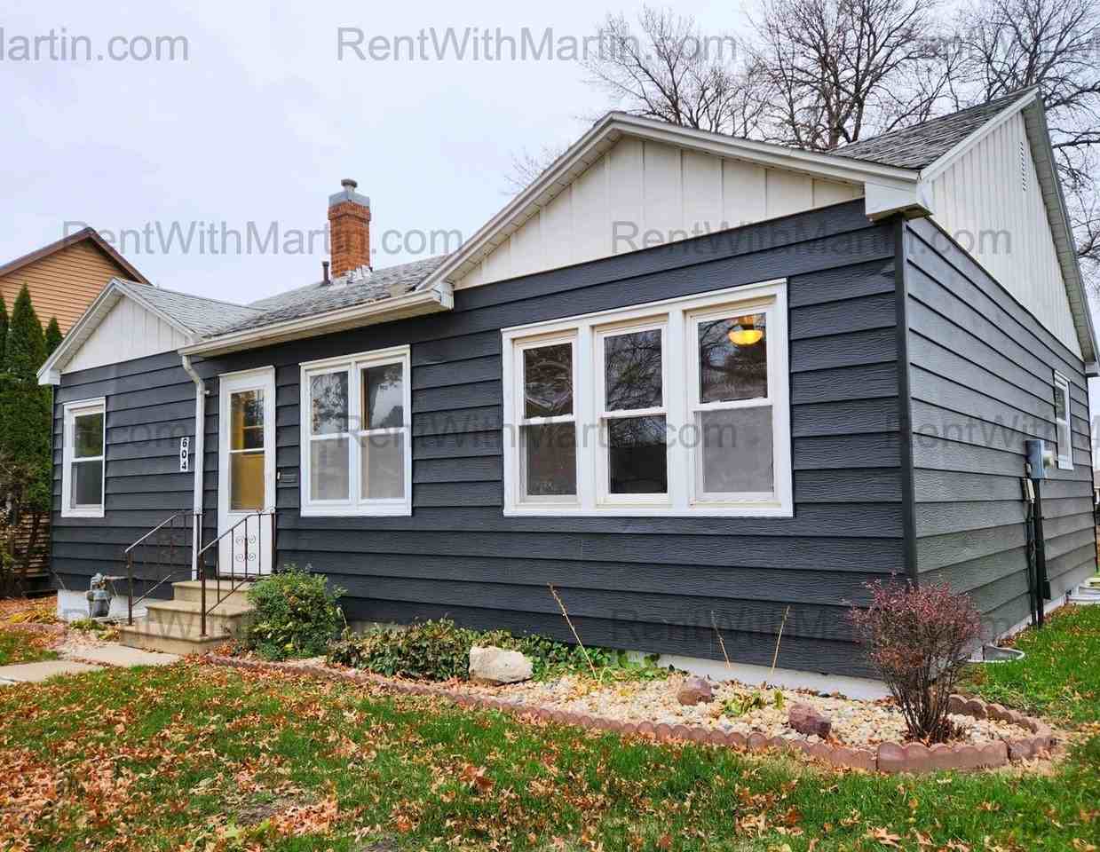 604 10th St - Photo 2 of 16