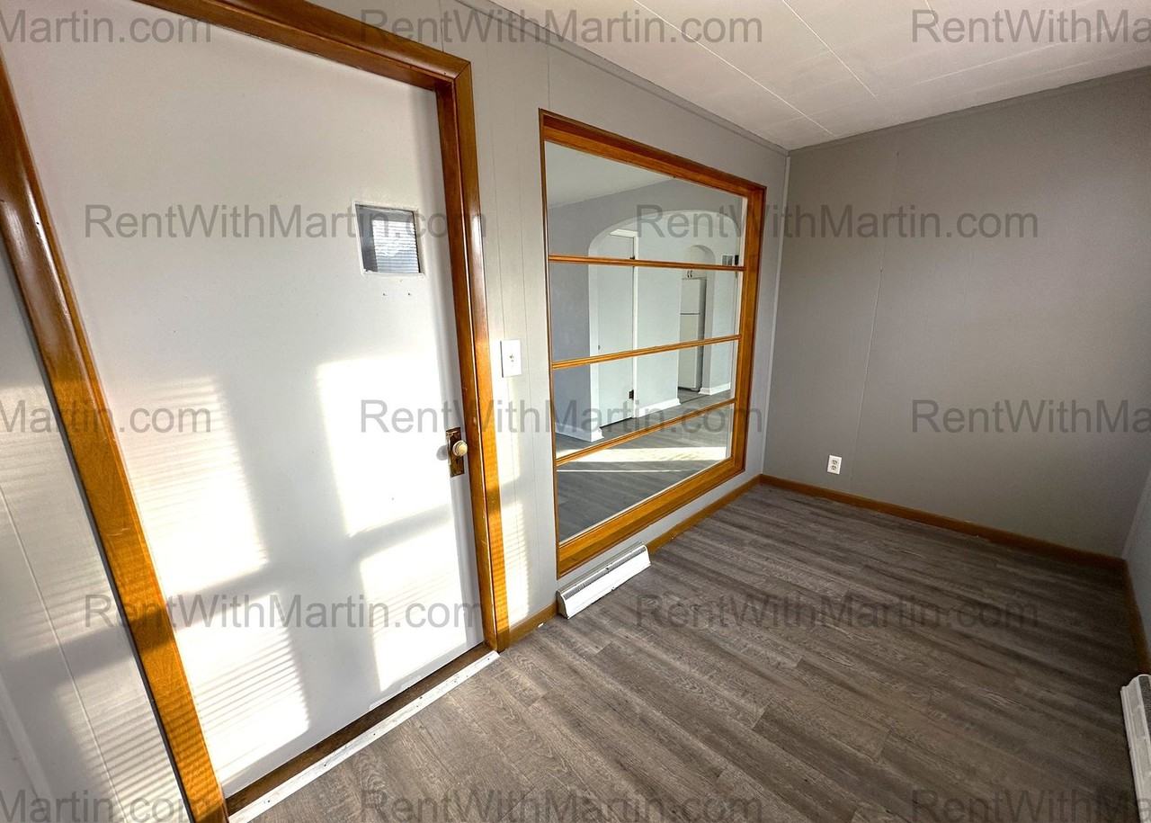 604 10th St - Photo 3 of 16