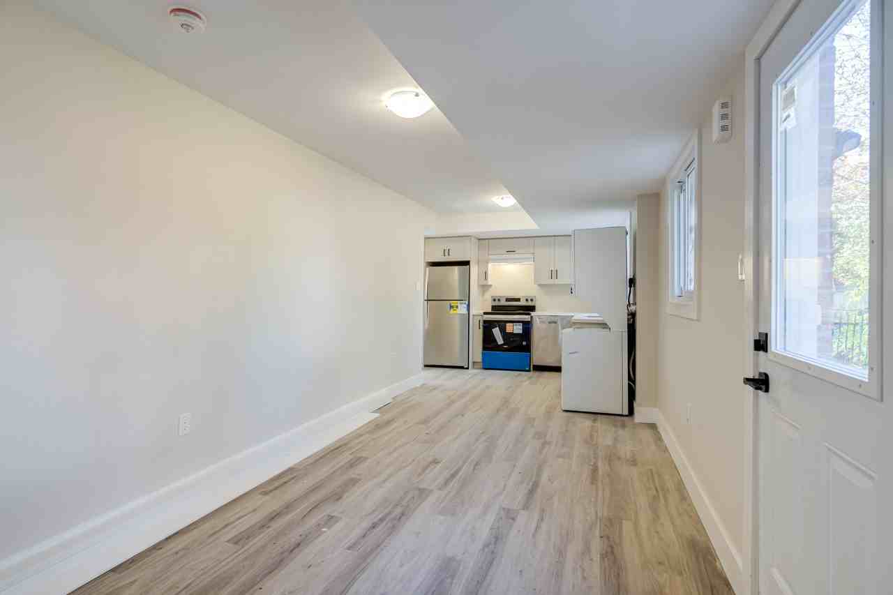64 Collete Cres #2 - Photo 5 of 17