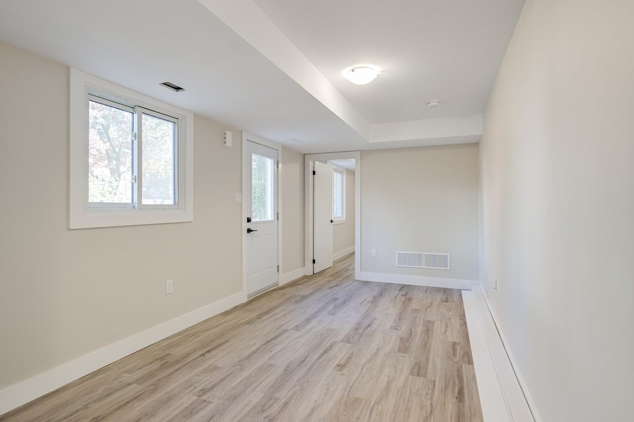 64 Collete Cres #2 - Photo 6 of 17