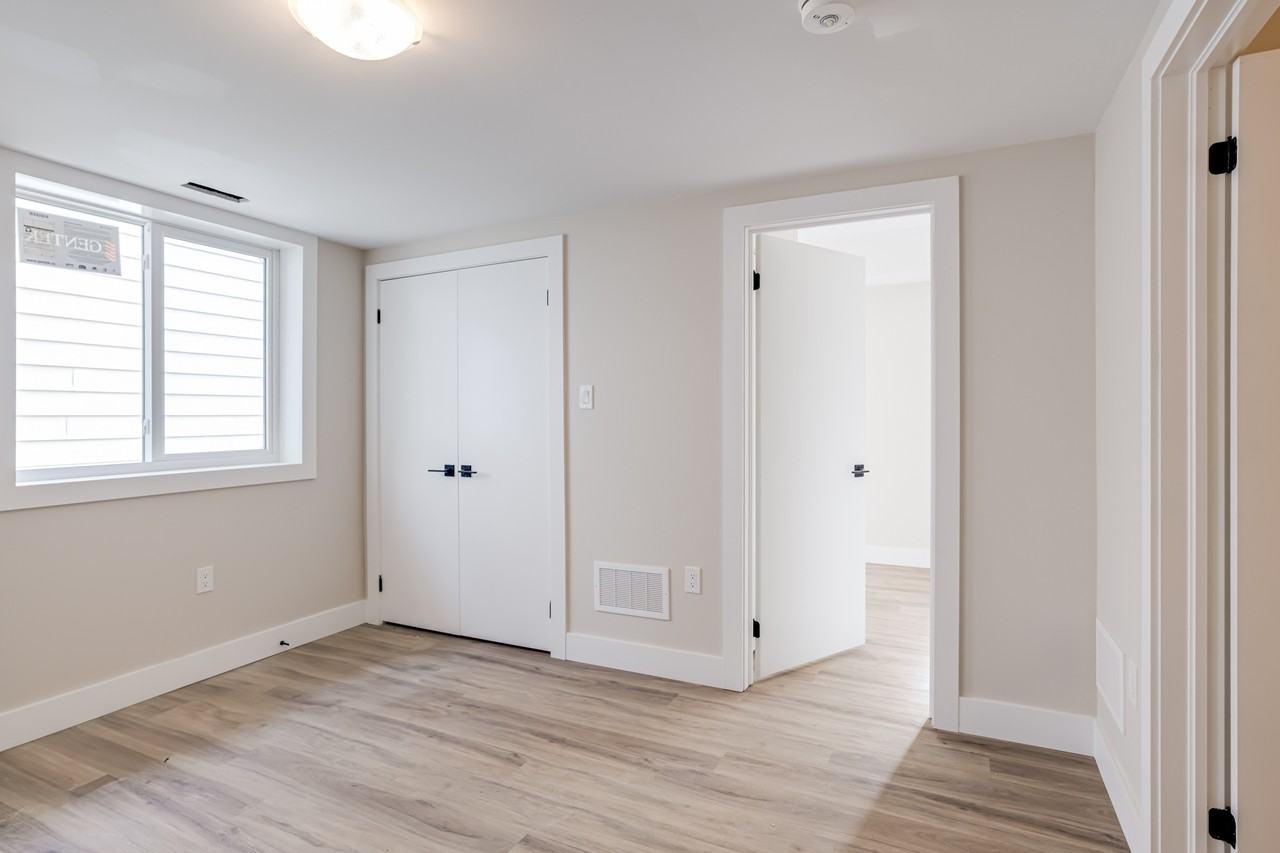 64 Collete Cres #2 - Photo 3 of 12