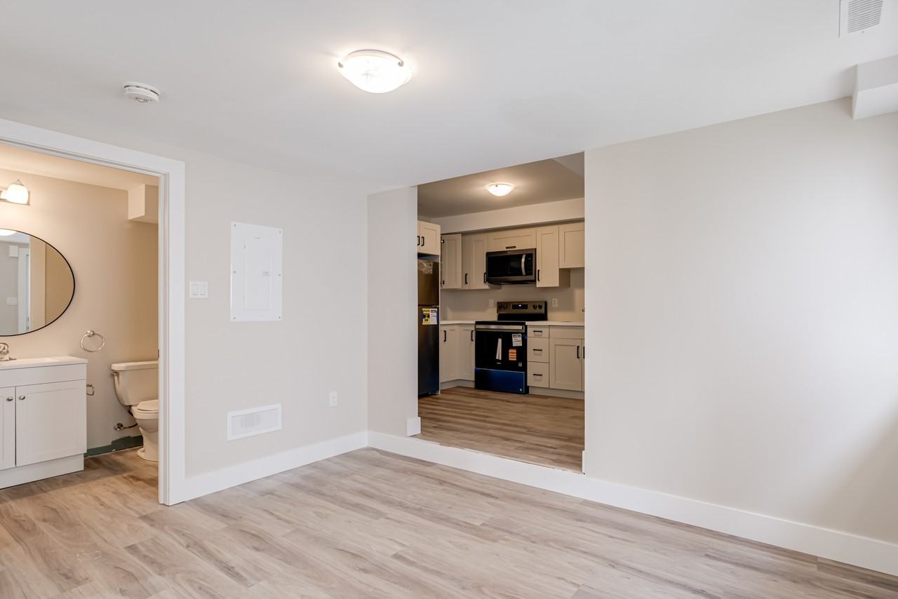 64 Collete Cres #2 - Photo 4 of 12