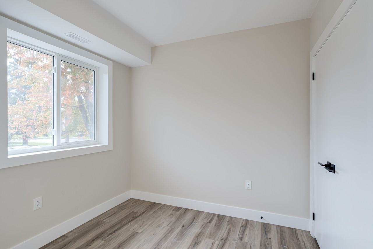 64 Collete Cres #2 - Photo 7 of 12