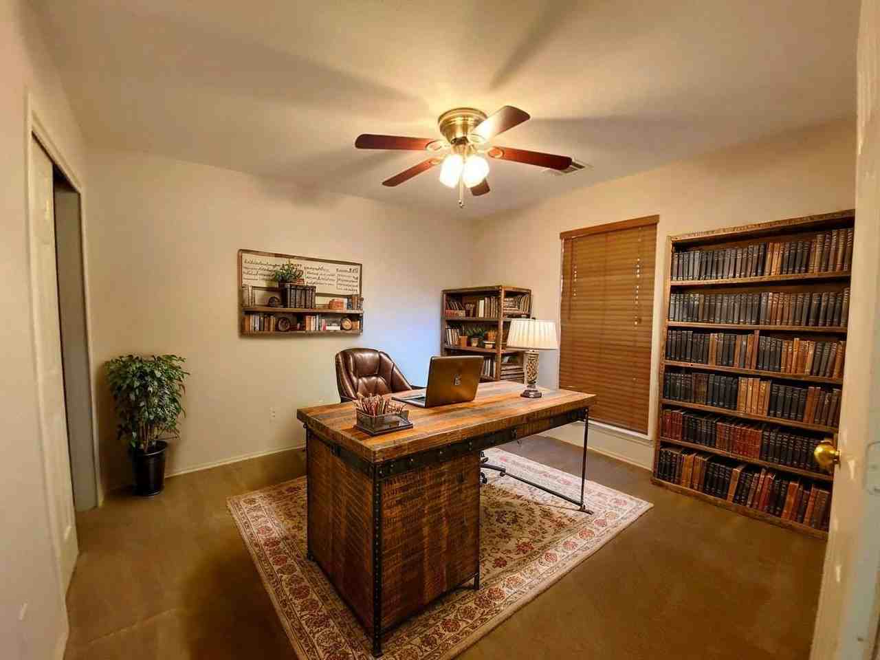 145 Strawn - Photo 3 of 46