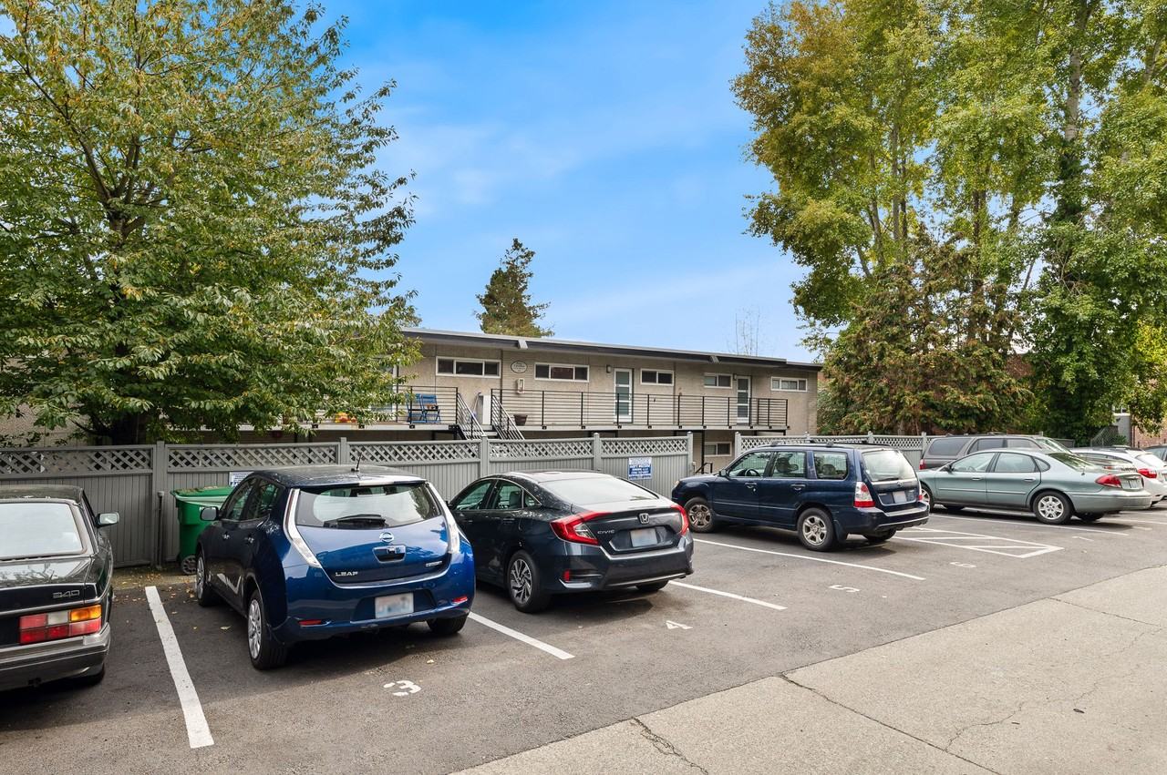 Catalina Apartments - Photo 5 of 6