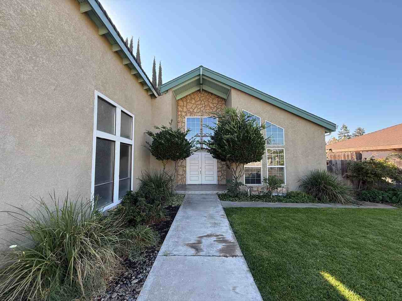2500 Barbara Way - Photo 2 of 36