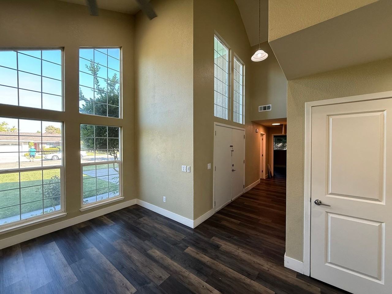 2500 Barbara Way - Photo 3 of 36