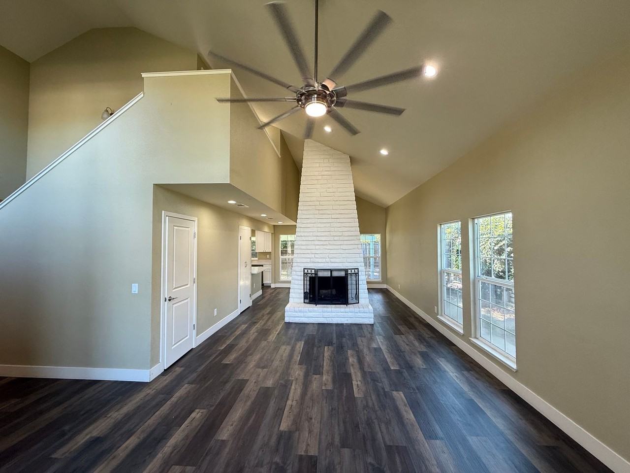 2500 Barbara Way - Photo 5 of 36