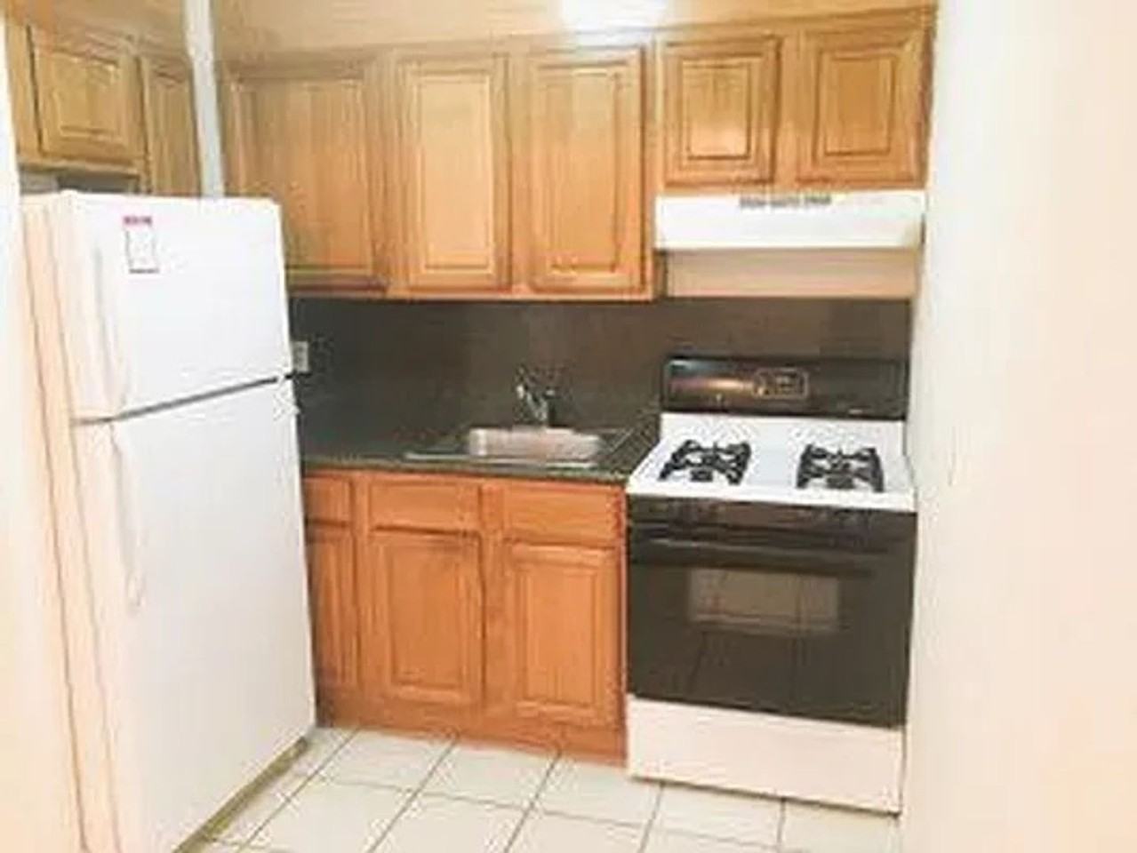 141-33 PERSHING CRESCENT - Photo 5 of 11