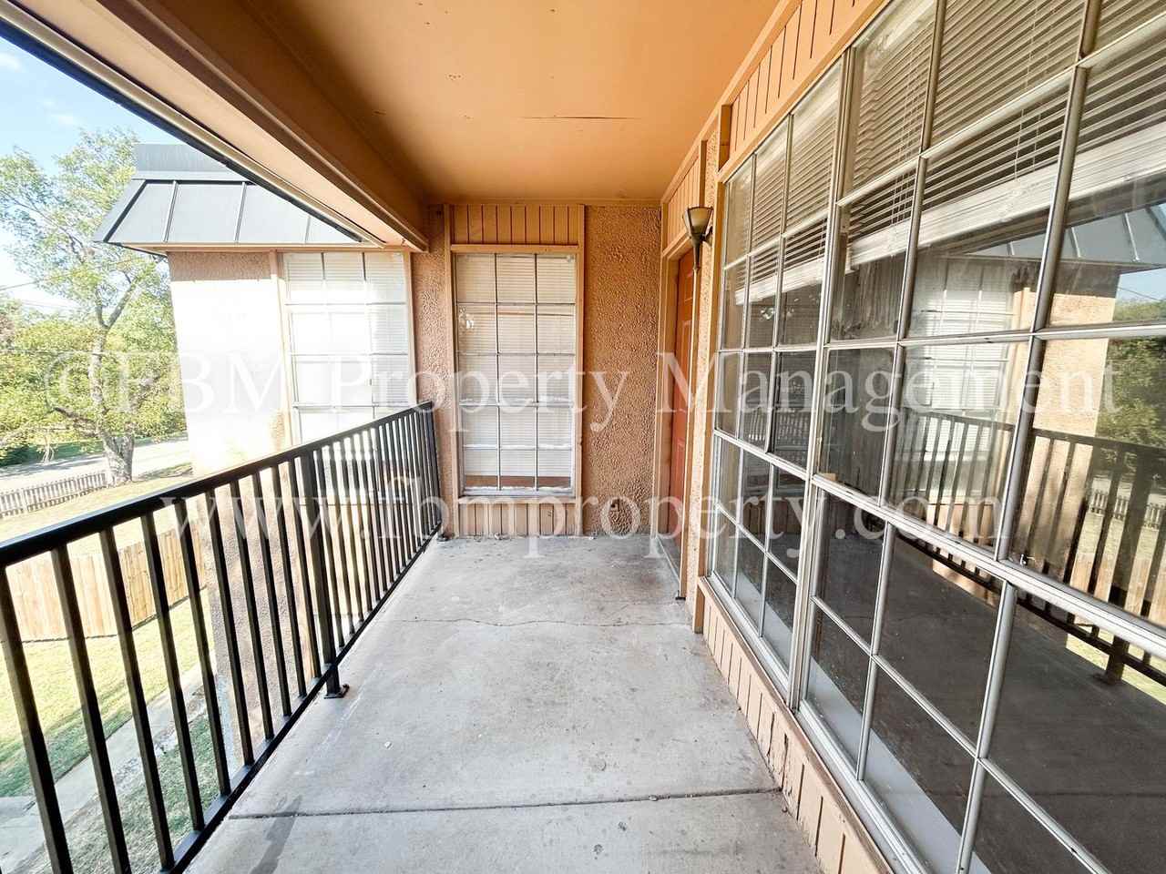 800 N Clay St #C - Photo 3 of 14