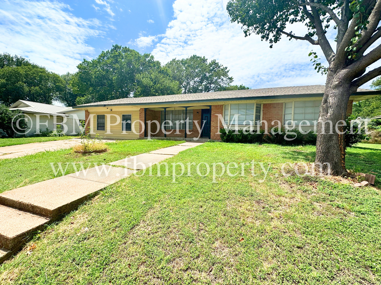 509 Lakeshore Dr - Photo 2 of 21