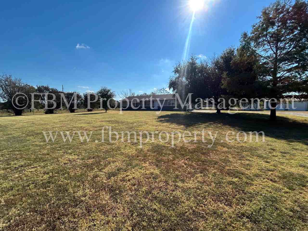 4205 W Park Row Blvd - Photo 2 of 17