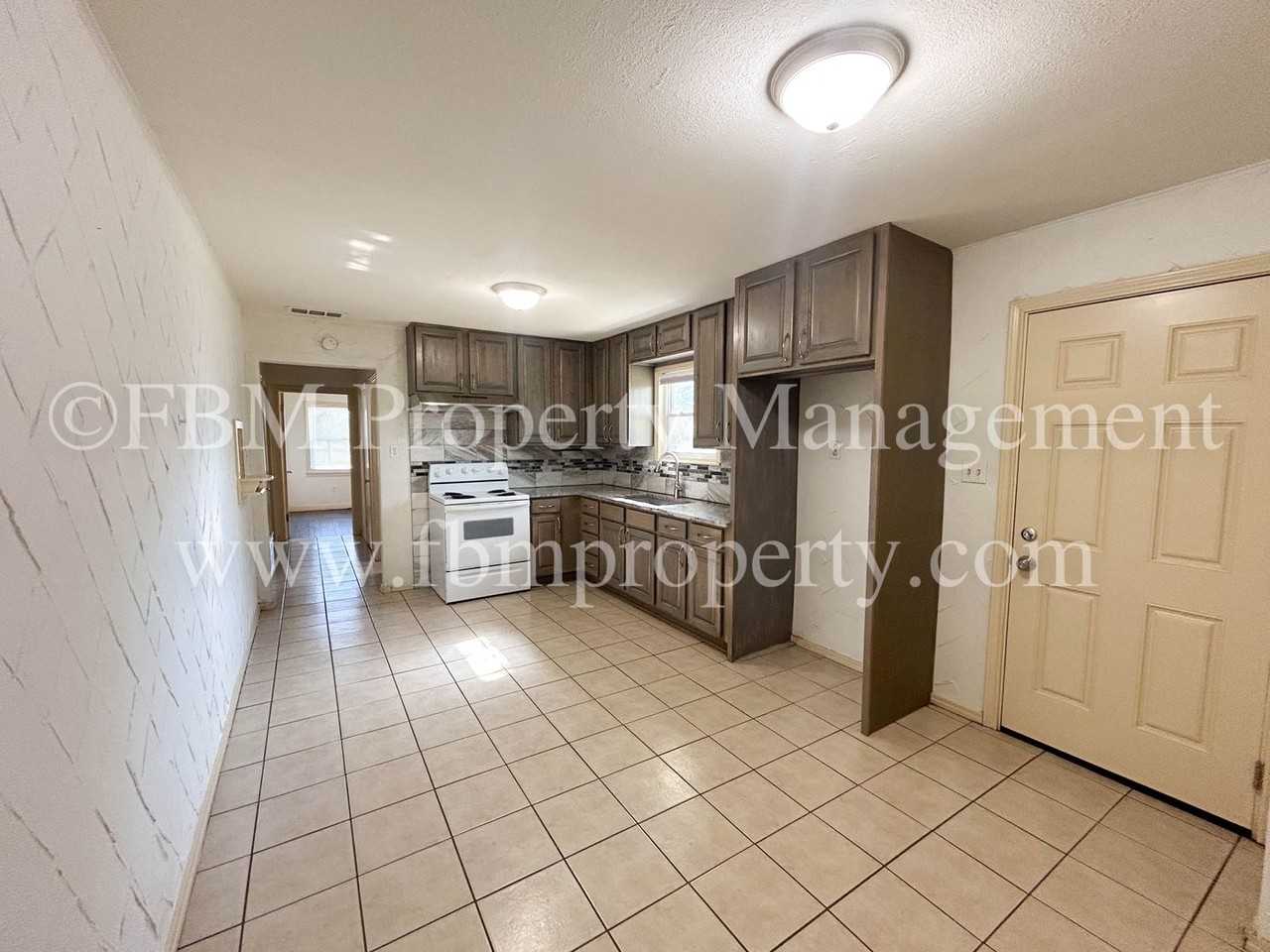 4205 W Park Row Blvd - Photo 4 of 17