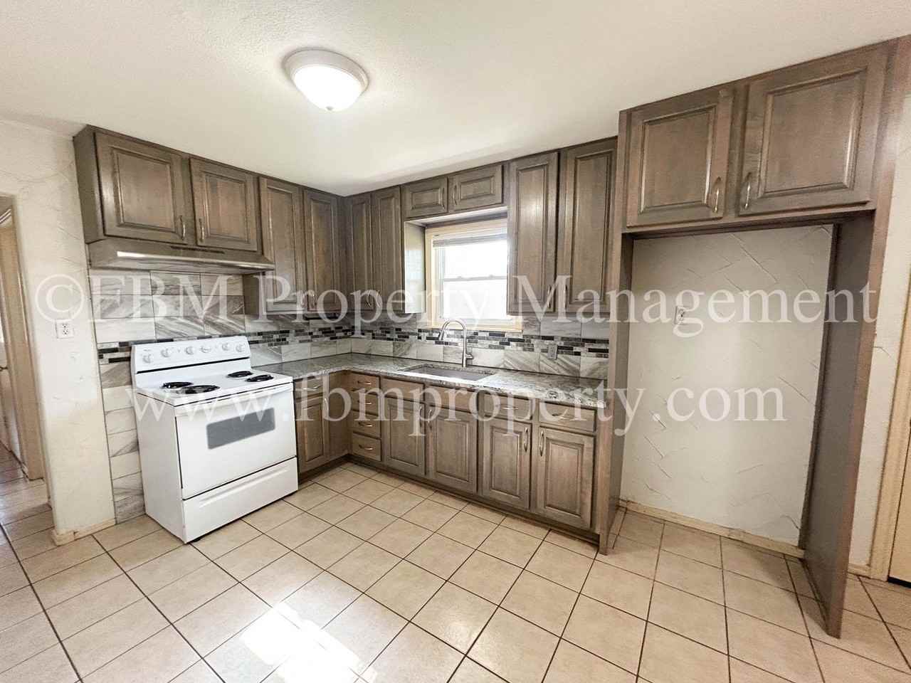 4205 W Park Row Blvd - Photo 5 of 17